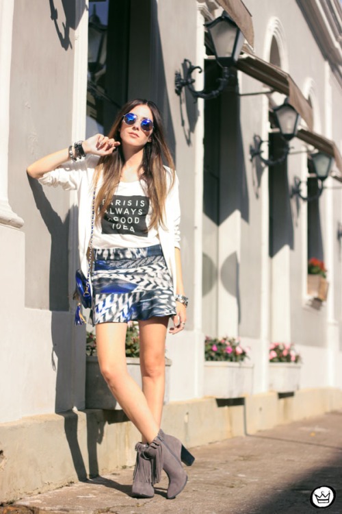 FashionCoolture - 16.05.2015 look du jour Morina blazer boyfriend t-shirt Paris printed skirt (1)