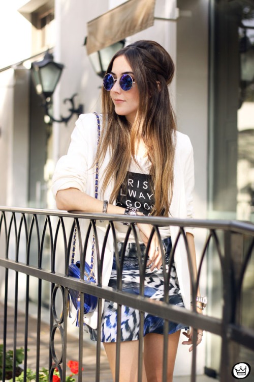 FashionCoolture - 16.05.2015 look du jour Morina blazer boyfriend t-shirt Paris printed skirt (2)